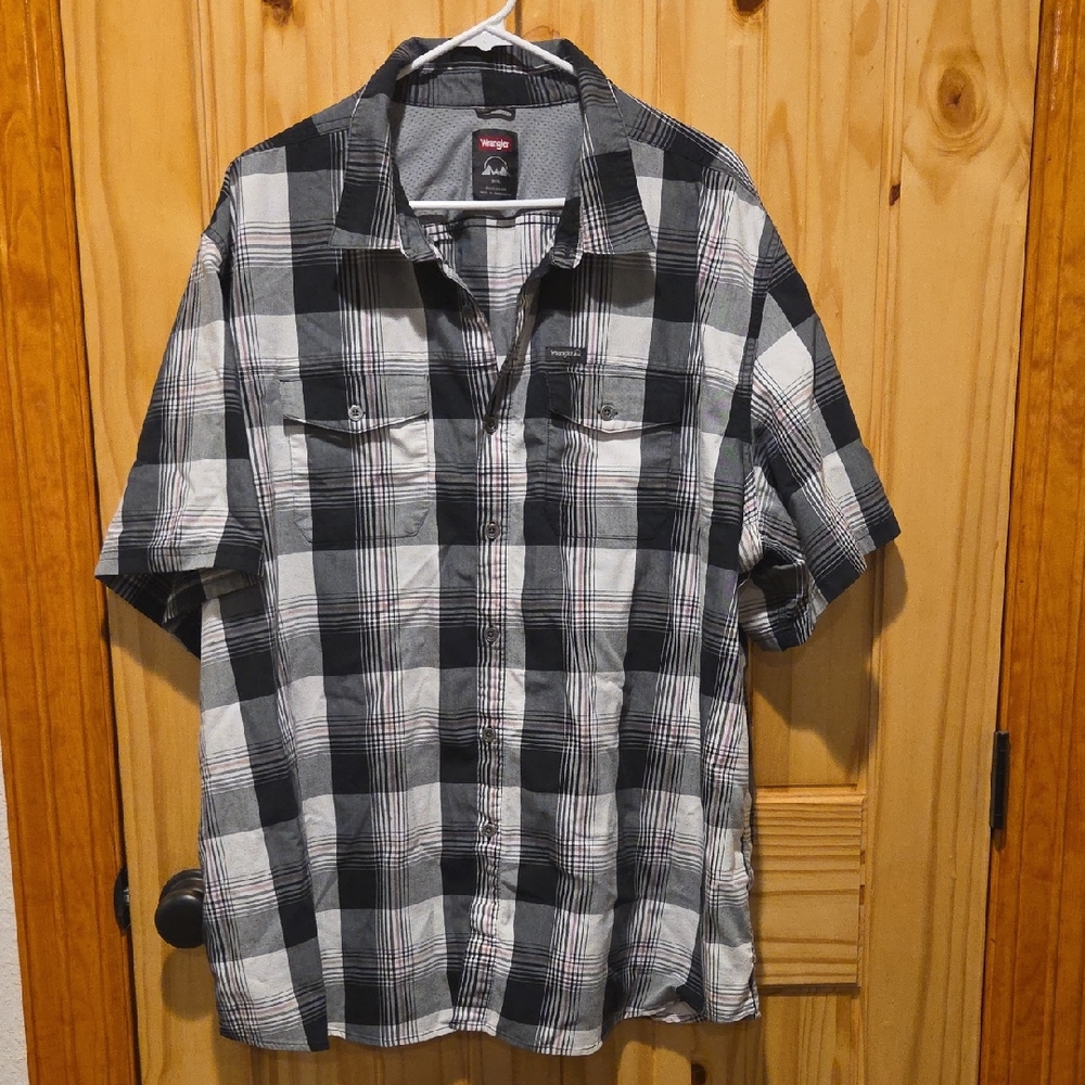 Wrangler Men's Black and White Checkered Shirt
